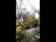白嫩大眼萌妹温泉直播让人摸奶摸逼 还给别人打飞机这小哥不知道有没有幸福来敲门的感觉
