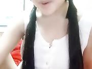 一对恩爱小情侣先和狼友镜头前谈笑风生 然后开始啪啪大秀 妹子看上去很年轻操的直叫爽