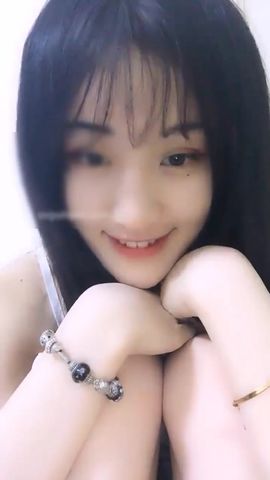 98年高颜值极品大学美女兼职主播为了网友多刷礼物全裸表演自慰