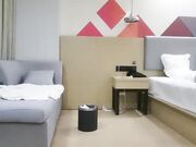 约乖巧兼职外围女舔弄深喉沙发上掰腿抽插02