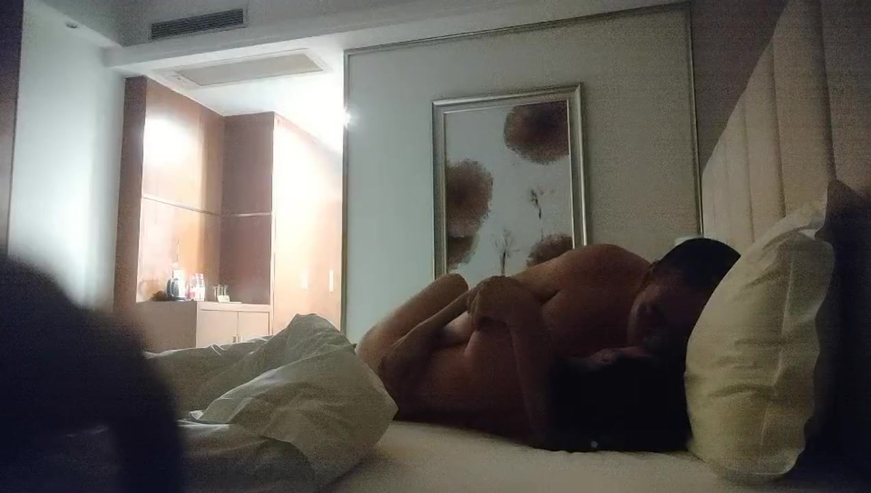 良家小少妇深夜偷情床上浪劲十足一直叫02