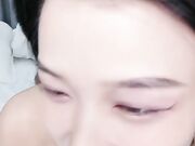 腰细胸大耐操小美女骑在身上大屌快速抽插01