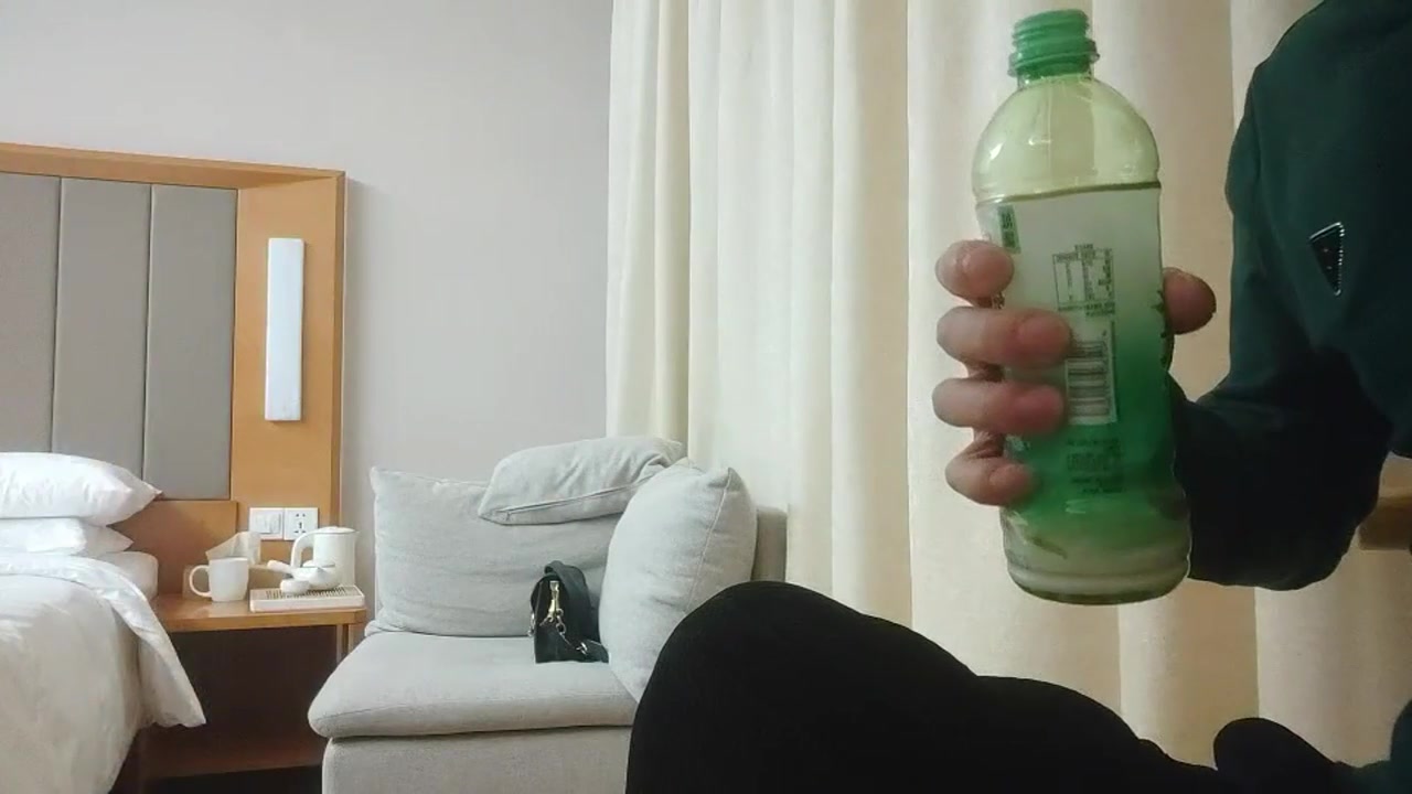 这对纯天然大胸很少见大屌爆操小骚逼脱套01