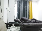 良家00后小女友床上刷抖音男友还要干爽翻了