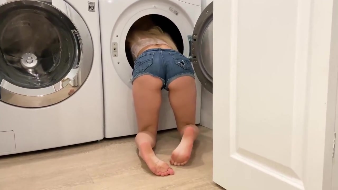 Johnny Sins-该死的Step Sis又卡在烘干机里了！