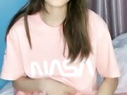 19小妹刚下海首次和炮友操逼跳脱热舞挺会玩