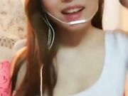 美女主播为礼物真空直播露大奶