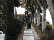 DEEPER LENA逼丈夫在她面前和情人做爱