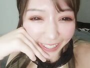 日本AV女优情趣黑丝内衣露脸卫生间道具自慰