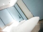 小锋寻花刚下海的羞涩女孩摸弄大鸡巴侧入深插