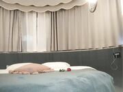 长相清纯扎着两个辫子萌妹啪啪 换上可爱情趣装骑乘猛操