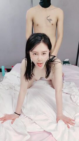 长发女神粉穴诱惑大鸡巴狂顶后入内射