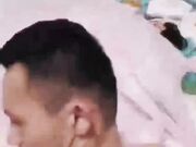 山东捉奸事件骚货偷情还理直气壮趁老公不在家喊来野汉子偷情正在啪啪老公闯入