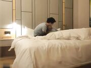 蓝衣好身材丰乳肥臀妹子口活不错抬起腿来猛操
