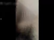 真实乱伦纪实！老色胚舅舅和外甥女乱伦被他操吐了！代价就是帮她换个四千块的手机