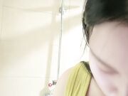 哺乳期的小荡妇陪狼友发骚奶子太胀了奶子自己滴答