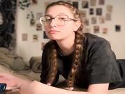 欲火中烧的女孩想要性爱 温柔的亲吻性爱