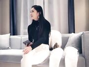 高价网约车模 女神貌美肤白大长腿 对着镜子后
