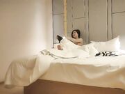 短裙大长腿妹子 身材不错舌吻摸奶调情 抬腿猛操搞一半妹子有意见先走人了