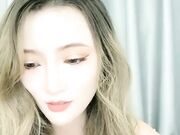 人间水蜜桃妖艳骚气妹子道具自慰诱惑 近距离特写拨开丁字裤假吊骑坐抽插
