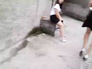 大白天路边店泄火一位黑色连衣裙高跟鞋气质少妇边看A片边干软磨硬泡同意从后面