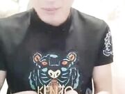 精品推荐 身材丰满美女和瘦弱男友一起玩直播 屁眼抽烟 然后口交被后入