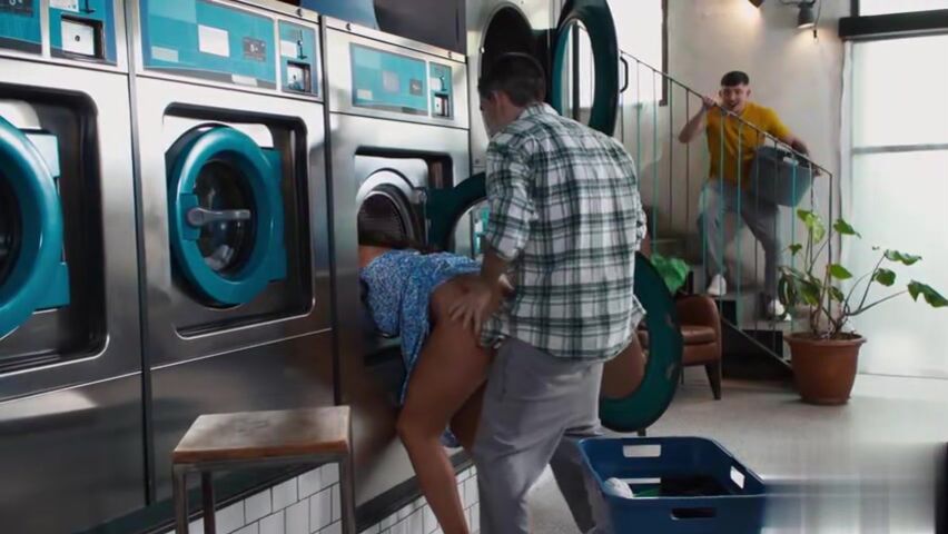 爆乳继姐让我喷射我让她潮吹