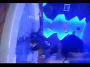 小骚货跟情人浴缸里直接操起来