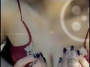 红衣肚兜美女自拍