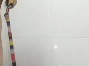 美女主播小酒窝长睫毛大秀 掰穴自慰 还玩起了灌肠