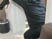 高跟骚货人妻母狗 约炮大学生小学弟 老公在一边拍摄 被小弟弟抬起黑丝美腿甜小穴