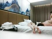 两男一女3P大战 被后入边口交翘起屁股抽插 轮换着操超胖眼镜男抬腿侧入猛操