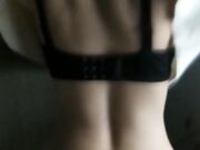 老婆不在家大神找来黑丝美女同事在厨房就开干