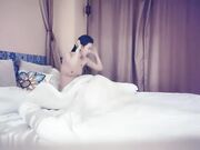 赵总寻花，极品蓝发甜美校花，颜值比肩一线明星手上有纹身的学生妹，刚下海做爱稍显生涩