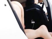 皮肤白嫩的少妇 户外车震 站在外面口交 趴在车上后入啪啪 车里女上位操逼
