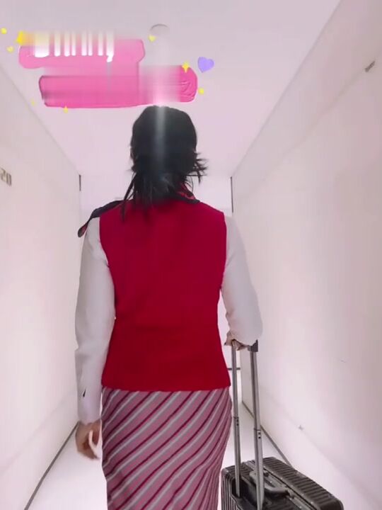 穿着空姐制服的女友丝袜勾引