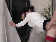 我背着丈夫和另一个我在俱乐部认识的男孩偷情，让他射在我的小穴里。