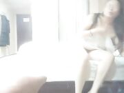 良家美少妇杀手 约操风情撩人美骚妇 骑在上面舔下面水哗哗的 饥渴骑乘抱起来操