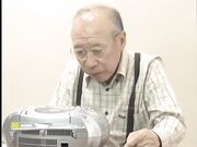 他的小手指和柔软的舌头正在玩弄他的鸡巴3