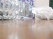 酒店为小超市的老板娘提供性服务推油私密保健啪啪弄手机被发现差点翻车