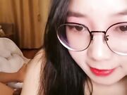 谁家的小媳妇深夜不睡觉 被小哥草的哇哇哇浪叫 全程露脸陪狼友互动撩骚