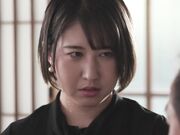如果你因为她是女人而看不起她 她会给你一个痛苦的眼神2