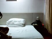 新人小伙 约年轻学生妹兼职 做爱挺疯狂 呻吟阵阵女上位疯狂摇摆 爽啊