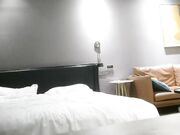 纹身哥酒店约炮出来兼职的美女空姐 换上情趣黑丝吃鲍鱼啪啪
