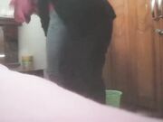 漂亮小少妇 逼逼洗干净 你的豆豆咋这么长我看看跟别人不一样