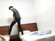 小哥找小姐TP啪啪快餐短发少妇 直接开干上位骑乘后入猛操没几下就射了