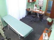 饥渴少女奖励大屌医生感谢他帮忙治疗自己的性冷淡