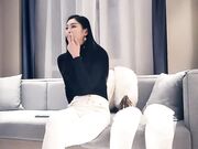 高价网约车模，女神貌美肤白大长腿，对着镜子后入搔首弄姿小尤物