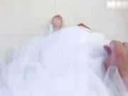 女儿穿着婚纱被禽兽父亲肛交，痛的女儿肛失禁