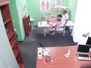 医生请检查我的泄露的阴户 需要大鸡巴来堵住下水道